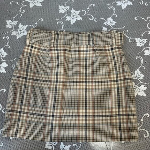 Aritzia Babaton Erickson Plaid Belted Mini Skirt Sz 6 - Picture 4 of 13